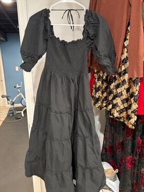 Hill House Black Nesli